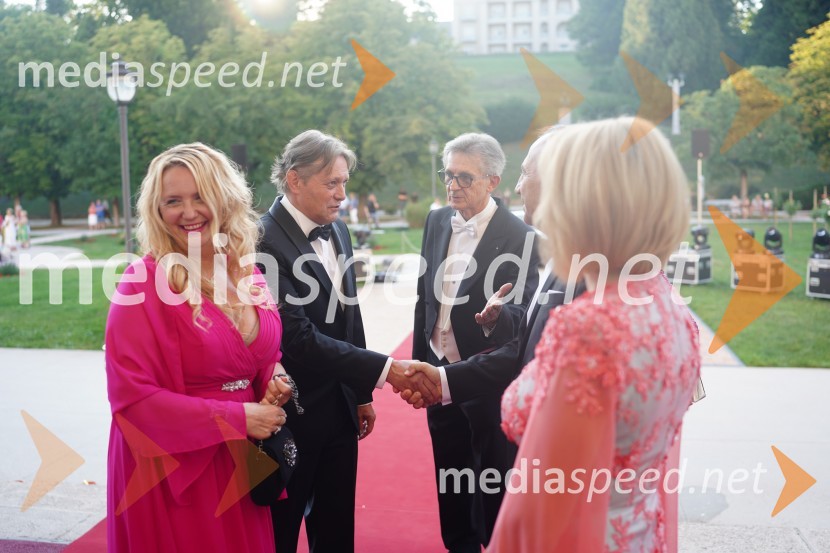  Ljudmila Bogataj, marketing Audi, Porsche Slovenija;  Niko Bogataj, varnostnik skupine Joker Out;  Franci Križan, organizator Aninega plesa;  Nežika Cajzek, GIC gradnjeAnin ples 2022