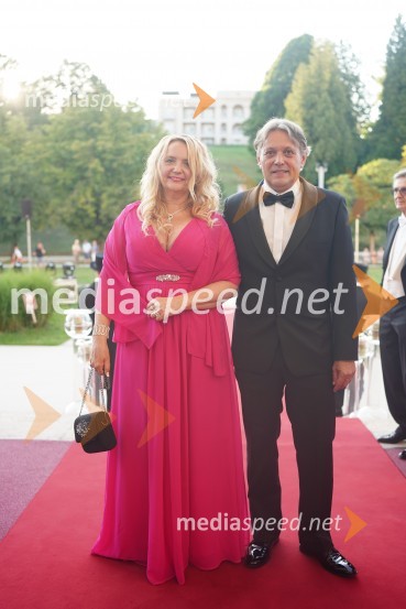  Ljudmila Bogataj, marketing Audi, Porsche Slovenija;  Niko Bogataj, varnostnik skupine Joker OutAnin ples 2022