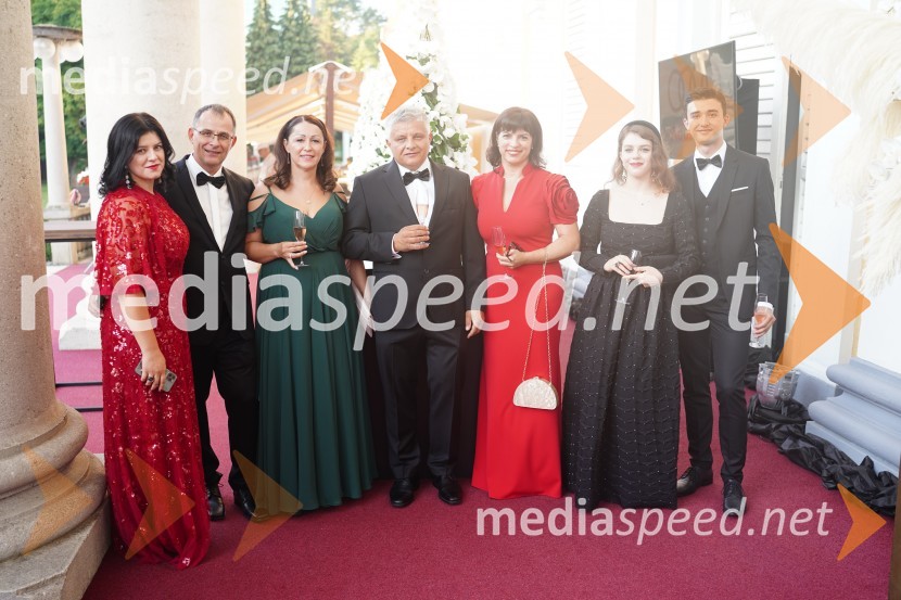  Urša Jager;  Boštjan Jager, Jagros d.o.o.;  Renata Jager, Jagros d.o.o.;  Aleš Jager, trgovine Jager;  Leonida Jager;  Zala Jager;  Uroš Lazić, član protokolaAnin ples 2022