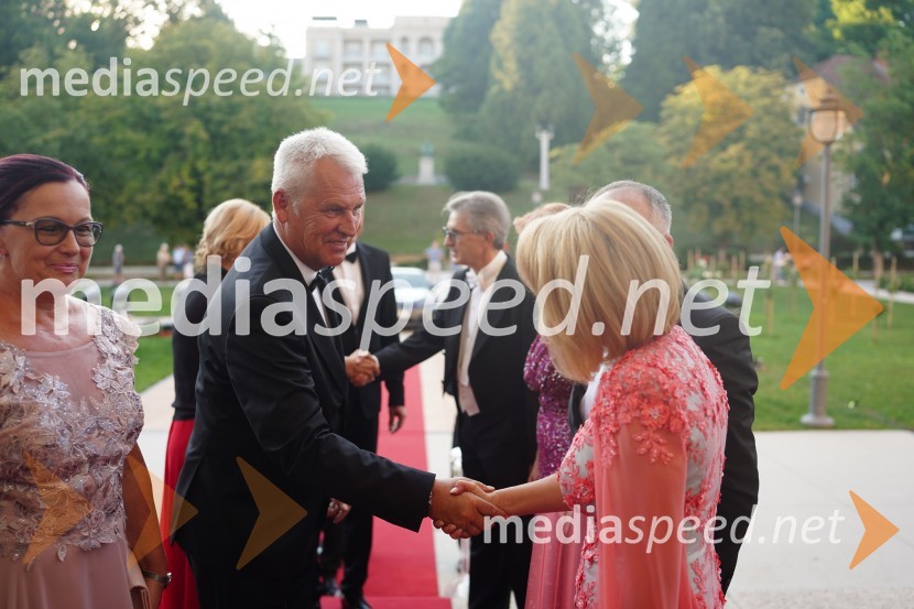  Barbara Kastelic;  Jože Kastelic, predsednik uprave Kovintrade d.d.;  Nežika Cajzek, GIC gradnjeAnin ples 2022