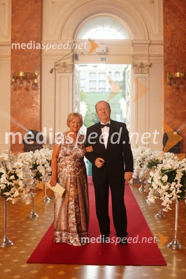  Bernarda Tepeš; prof. dr.  Bojan Tepeš, dr. med.Anin ples 2022