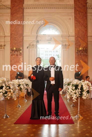  Janja  Šmid Vauhnik, dr. med., specialistka dermatovenerologije;  Borut VauhnikAnin ples 2022