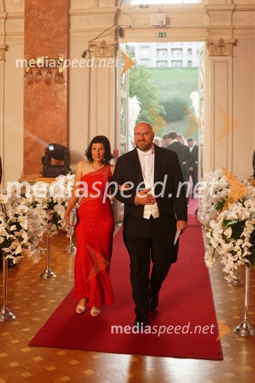  Mojca Dobnik Repnik; doc. dr. Robert Repnik, Fakulteta za naravoslovje in matematiko UMAnin ples 2022