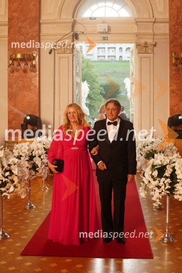  Ljudmila Bogataj, marketing Audi, Porsche Slovenija;  Niko Bogataj, varnostnik skupine Joker OutAnin ples 2022