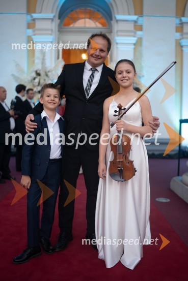  ... ;  ... ;  Patricija  Avšič, violinaAnin ples 2022