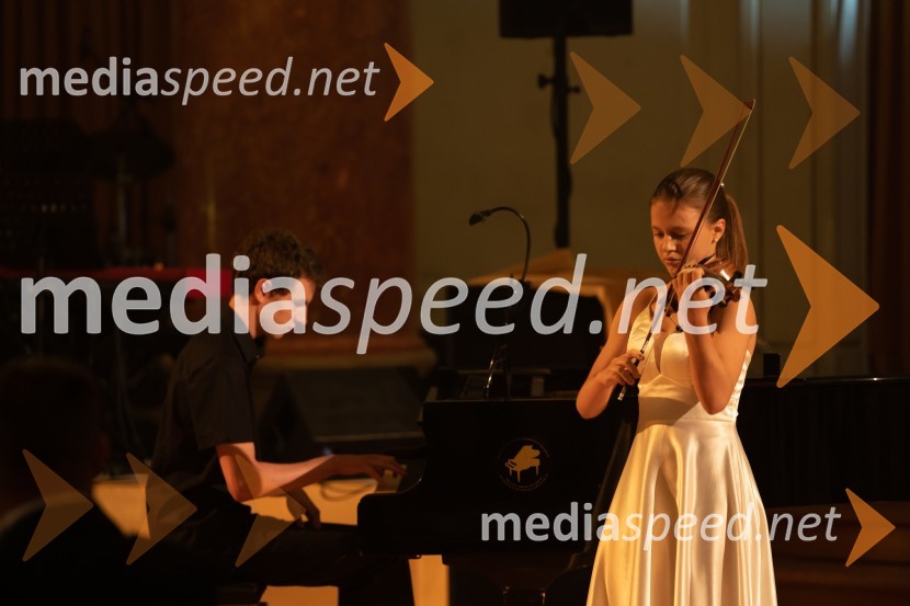  Mak Muni Mihavec, pianist;  Patricija  Avšič, violinaAnin ples 2022