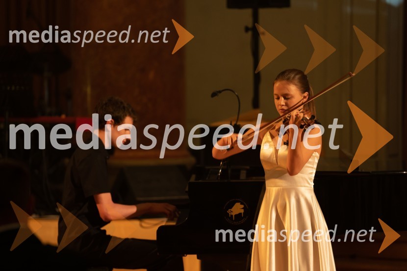  Mak Muni Mihavec, pianist;  Patricija  Avšič, violinaAnin ples 2022