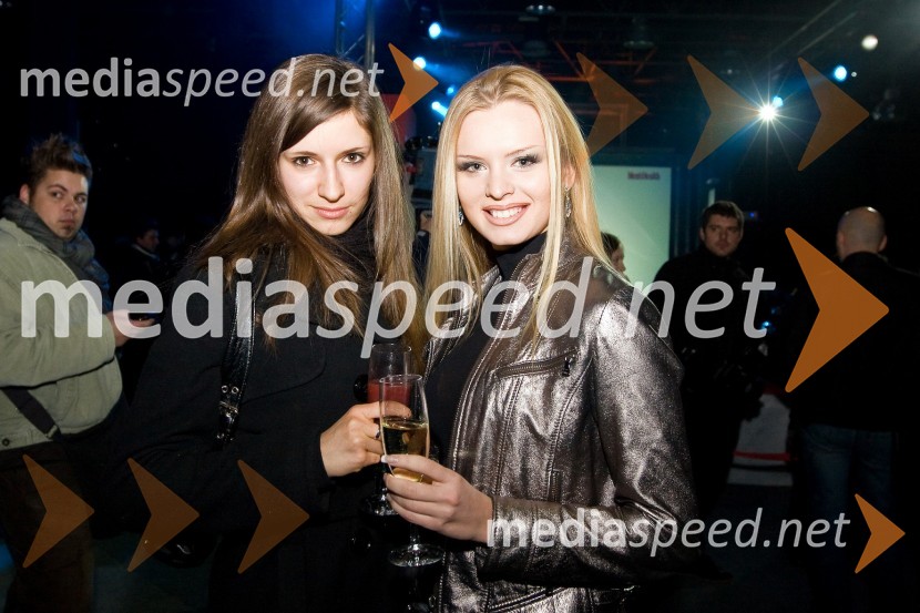 Urša Vodičar, plesalka in sestra Nadiyinega soplesalca Mihe Vodičarja in Nadiya Bychkova, plesalka, Miss Casina Kongo 2008 in manekenkaMen's Healthov izbor modela za naslovnico 2009