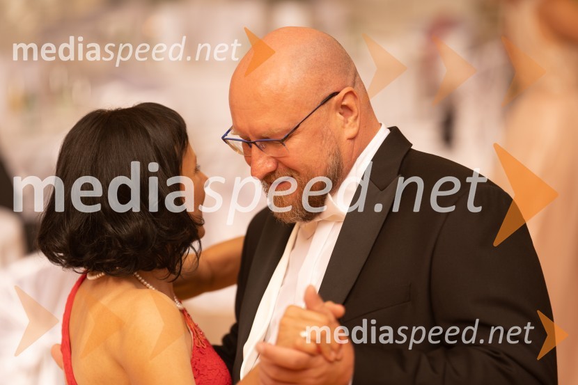  Mojca Dobnik Repnik; doc. dr. Robert Repnik, Fakulteta za naravoslovje in matematiko UMAnin ples 2022