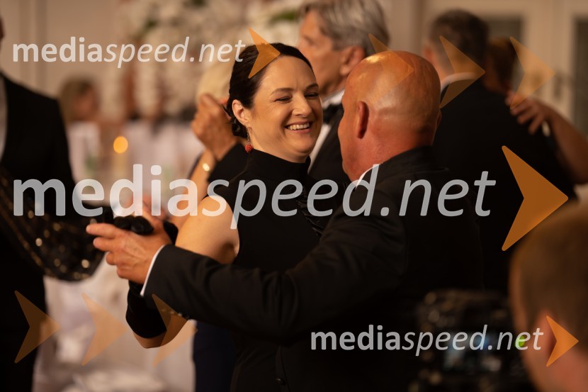  Janja  Šmid Vauhnik, dr. med., specialistka dermatovenerologije;  Borut VauhnikAnin ples 2022