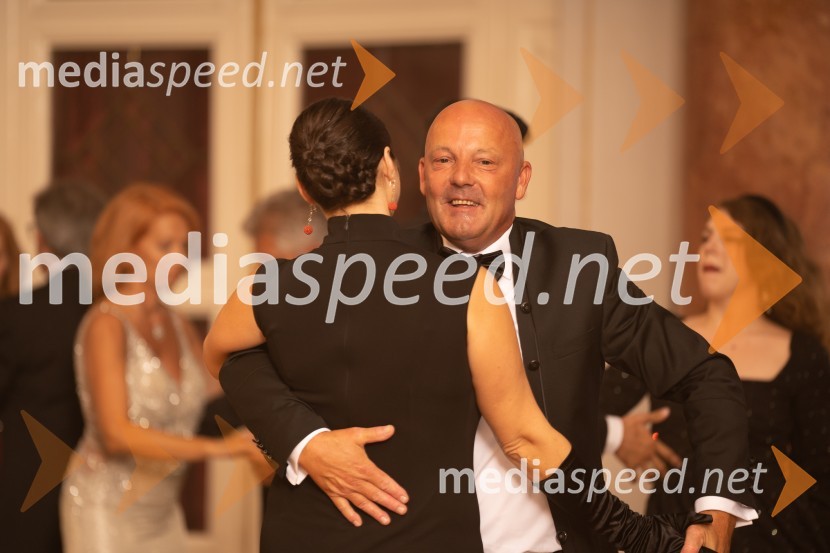  Janja  Šmid Vauhnik, dr. med., specialistka dermatovenerologije;  Borut VauhnikAnin ples 2022