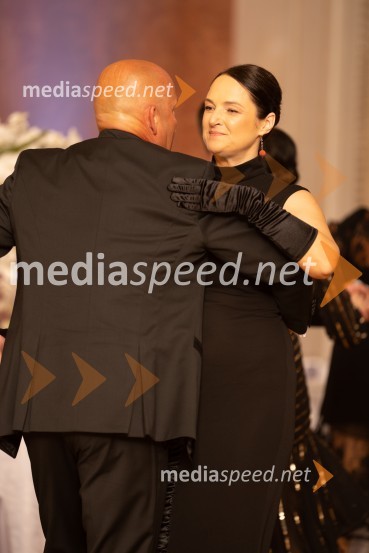  Borut Vauhnik;  Janja  Šmid Vauhnik, dr. med., specialistka dermatovenerologijeAnin ples 2022