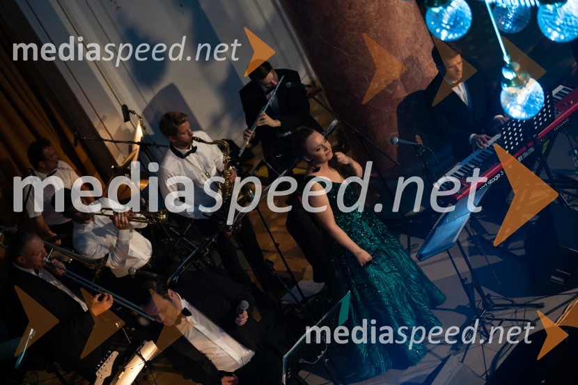  Ana  Bezjak, pevkaAnin ples 2022