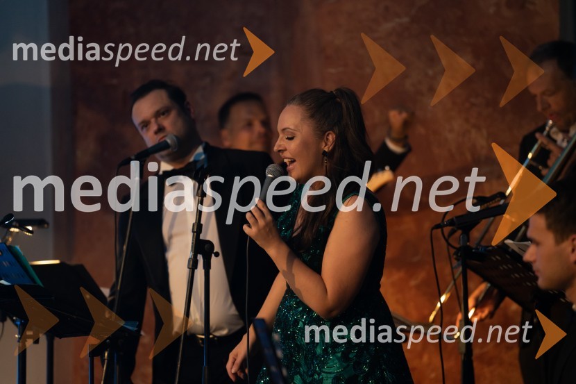  Miha Rebernik, pevec, Gala Dance Orchestra;  Ana  Bezjak, pevkaAnin ples 2022