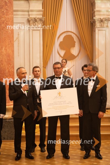  Ivan Cajzek, direktor družbe GIC gradnje;  ... ;  Martin Wienerroither, generalni direktor Porsche SlovenijaAnin ples 2022