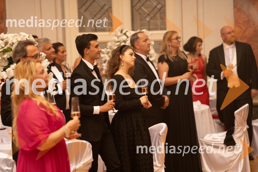  Uroš Lazić, član protokola;  Zala JagerAnin ples 2022