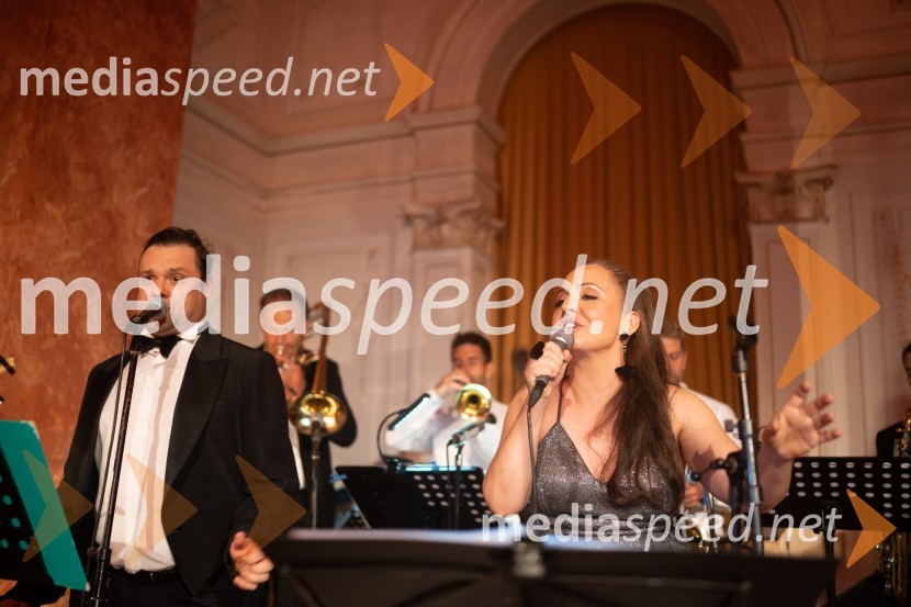  Miha Rebernik, pevec, Gala Dance Orchestra;  Ana  Bezjak, pevkaAnin ples 2022