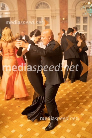  Janja  Šmid Vauhnik, dr. med., specialistka dermatovenerologije;  Borut VauhnikAnin ples 2022