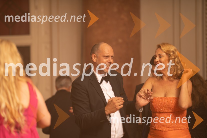  Jure Kačičnik;  Milanka  Virant Levstik, direktorica, Frizersko kozmetični salon MinkaAnin ples 2022