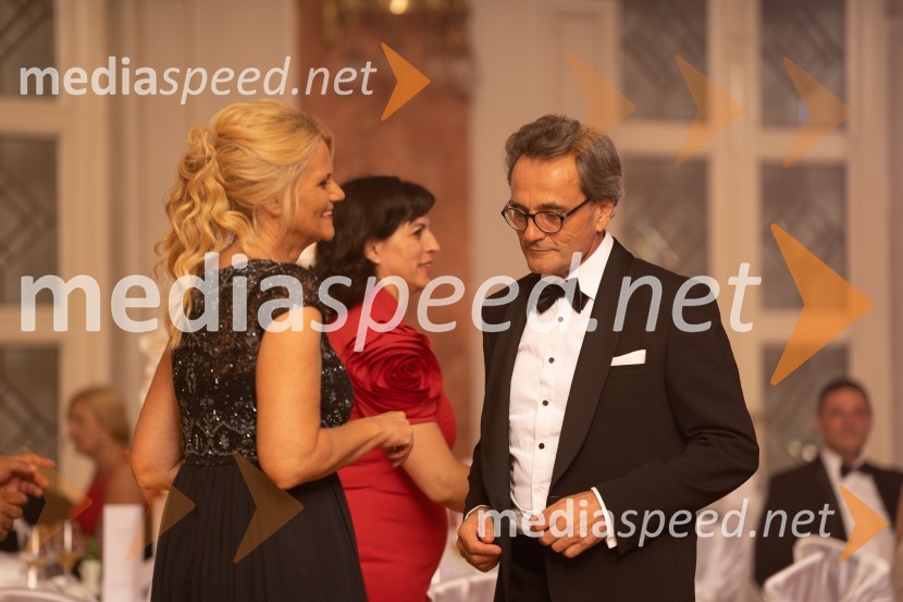  Sanja Stanić;  Martin Wienerroither, generalni direktor Porsche SlovenijaAnin ples 2022