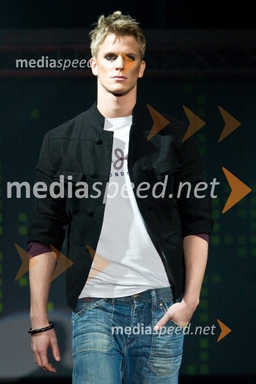 Lukas Zuschlag, baletnik in manekenMen's Healthov izbor modela za naslovnico 2009
