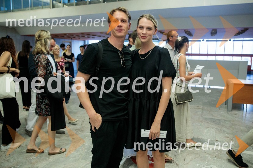  Timon Šturbej, igralec;  Klara Kuk, igralka, manekenkaGlasbeni kritik John Malkovich, Festival Ljubljana 2022