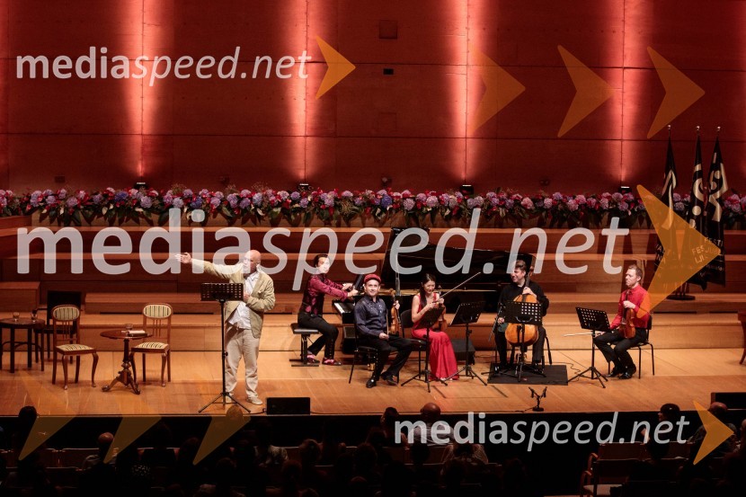  John Malkovich, igralec;  Hyung-ki Joo, pianist;  Aleksey Igudesman, violinist;  Kim So-Ock, violinistka;  Thomas Carroll, violončelo;  Max Baillie, glasbenikGlasbeni kritik John Malkovich, Festival Ljubljana 2022