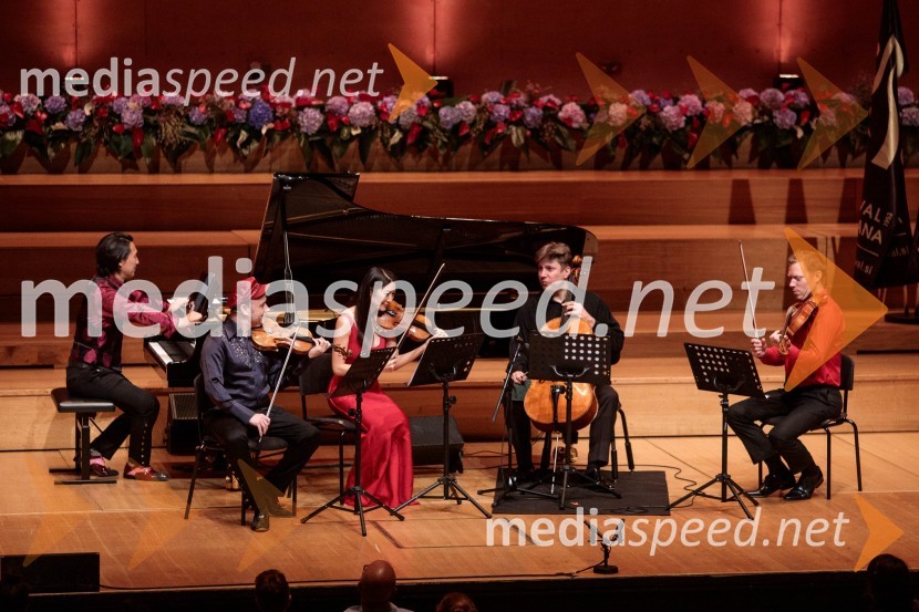  Hyung-ki Joo, pianist;  Aleksey Igudesman, violinist;  Kim So-Ock, violinistka;  Thomas Carroll, violončelo;  Max Baillie, glasbenikGlasbeni kritik John Malkovich, Festival Ljubljana 2022