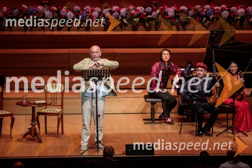  John Malkovich, igralec;  Hyung-ki Joo, pianist;  Aleksey Igudesman, violinist;  Kim So-Ock, violinistkaGlasbeni kritik John Malkovich, Festival Ljubljana 2022