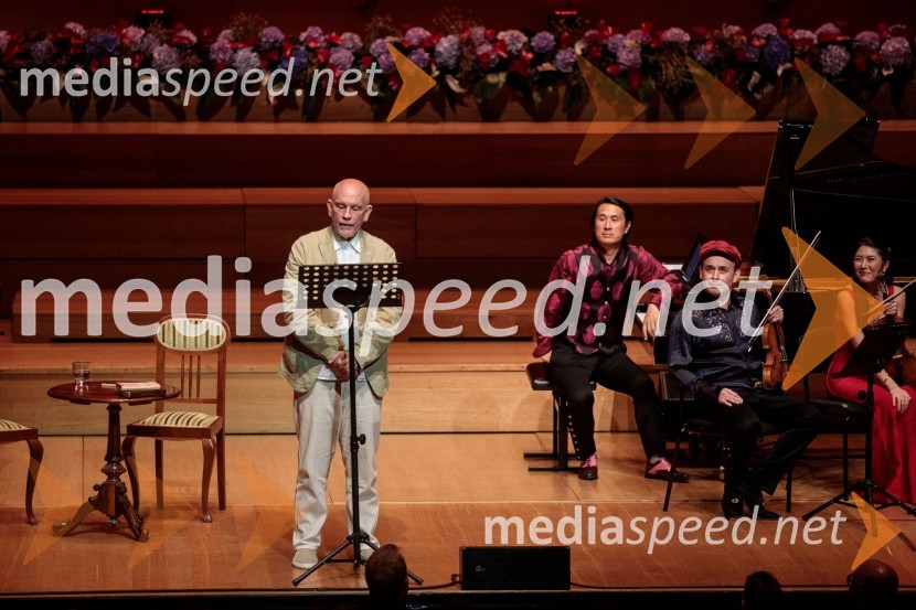  John Malkovich, igralec;  Hyung-ki Joo, pianist;  Aleksey Igudesman, violinist;  Kim So-Ock, violinistkaGlasbeni kritik John Malkovich, Festival Ljubljana 2022