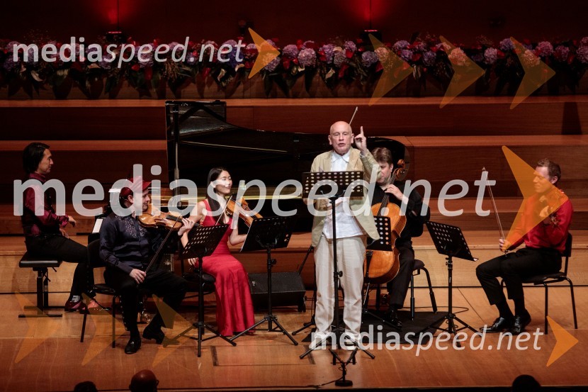  Hyung-ki Joo, pianist;  Aleksey Igudesman, violinist;  Kim So-Ock, violinistka;  John Malkovich, igralec;  Thomas Carroll, violončelo;  Max Baillie, glasbenikGlasbeni kritik John Malkovich, Festival Ljubljana 2022