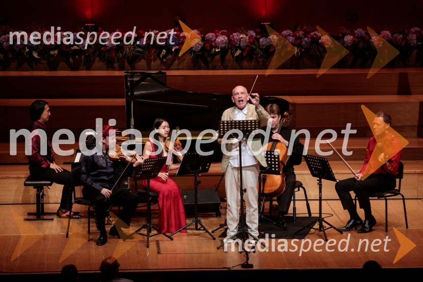  Hyung-ki Joo, pianist;  Aleksey Igudesman, violinist;  Kim So-Ock, violinistka;  John Malkovich, igralec;  Thomas Carroll, violončelo;  Max Baillie, glasbenikGlasbeni kritik John Malkovich, Festival Ljubljana 2022