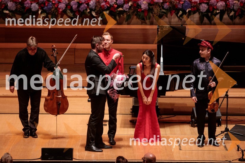  Thomas Carroll, violončelo;  ... ;  Max Baillie, glasbenik;  Kim So-Ock, violinistka;  Aleksey Igudesman, violinistGlasbeni kritik John Malkovich, Festival Ljubljana 2022
