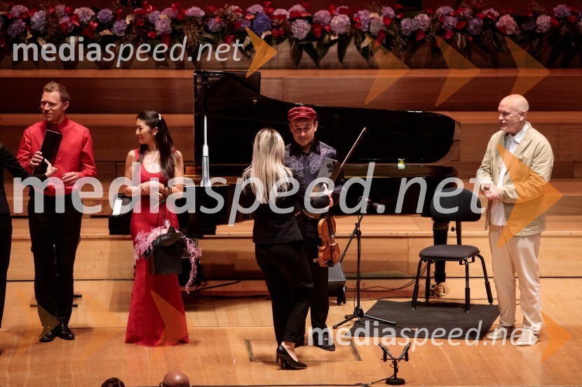  Max Baillie, glasbenik;  Kim So-Ock, violinistka;  ... ;  Aleksey Igudesman, violinist;  John Malkovich, igralecGlasbeni kritik John Malkovich, Festival Ljubljana 2022