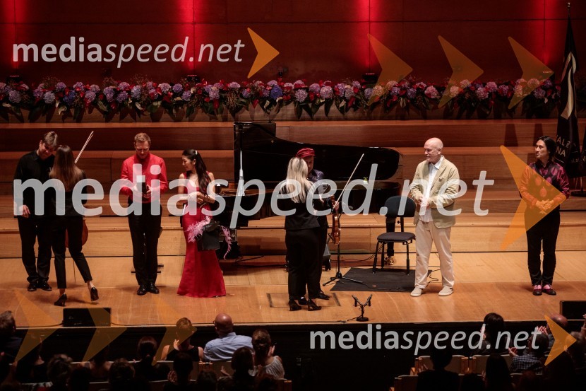  Thomas Carroll, violončelo;  ... ;  Max Baillie, glasbenik;  Kim So-Ock, violinistka;  ... ;  Aleksey Igudesman, violinist;  John Malkovich, igralec;  Hyung-ki Joo, pianistGlasbeni kritik John Malkovich, Festival Ljubljana 2022