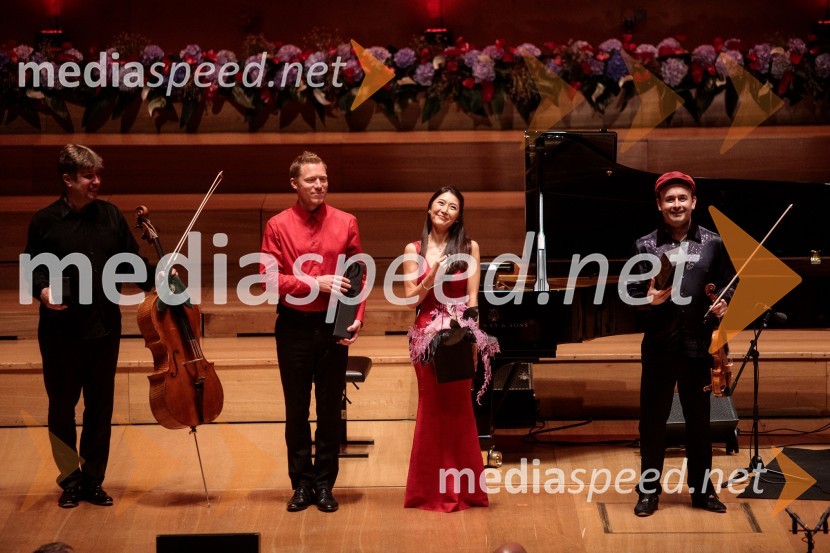  Thomas Carroll, violončelo;  Max Baillie, glasbenik;  Kim So-Ock, violinistka;  Aleksey Igudesman, violinistGlasbeni kritik John Malkovich, Festival Ljubljana 2022
