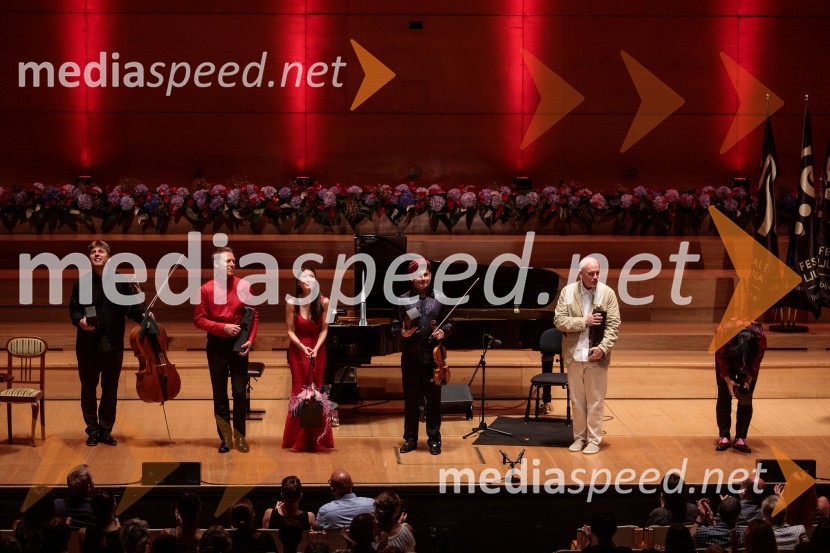  Thomas Carroll, violončelo;  Max Baillie, glasbenik;  Kim So-Ock, violinistka;  Aleksey Igudesman, violinist;  John Malkovich, igralec;  Hyung-ki Joo, pianistGlasbeni kritik John Malkovich, Festival Ljubljana 2022