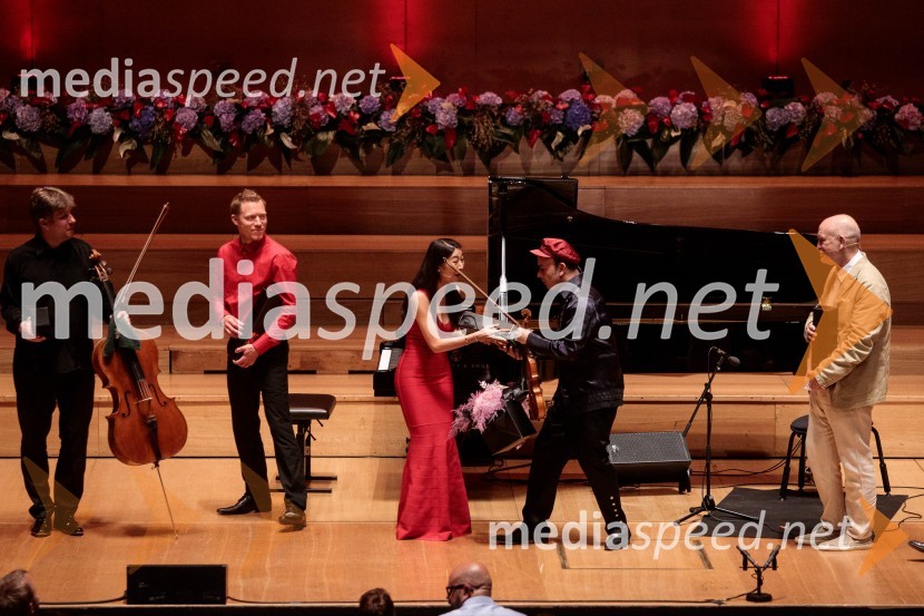  Thomas Carroll, violončelo;  Max Baillie, glasbenik;  Kim So-Ock, violinistka;  Aleksey Igudesman, violinist;  John Malkovich, igralecGlasbeni kritik John Malkovich, Festival Ljubljana 2022