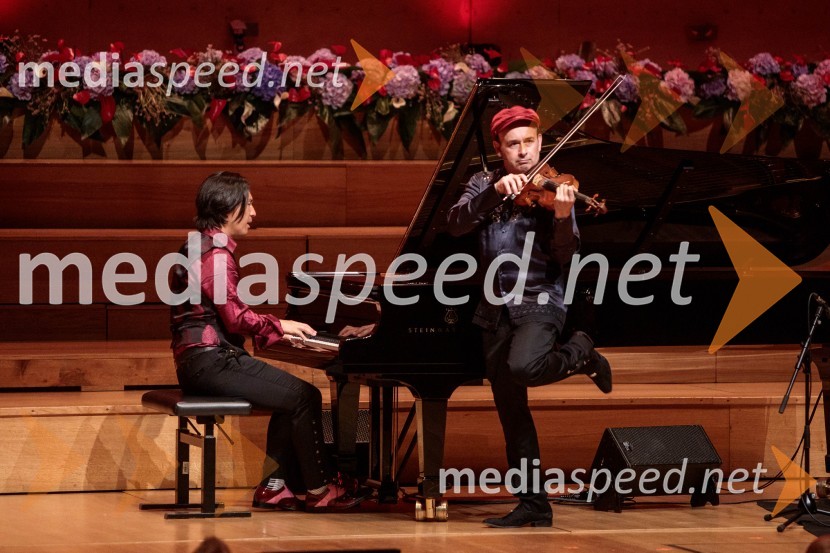  Hyung-ki Joo, pianist;  Aleksey Igudesman, violinistGlasbeni kritik John Malkovich, Festival Ljubljana 2022