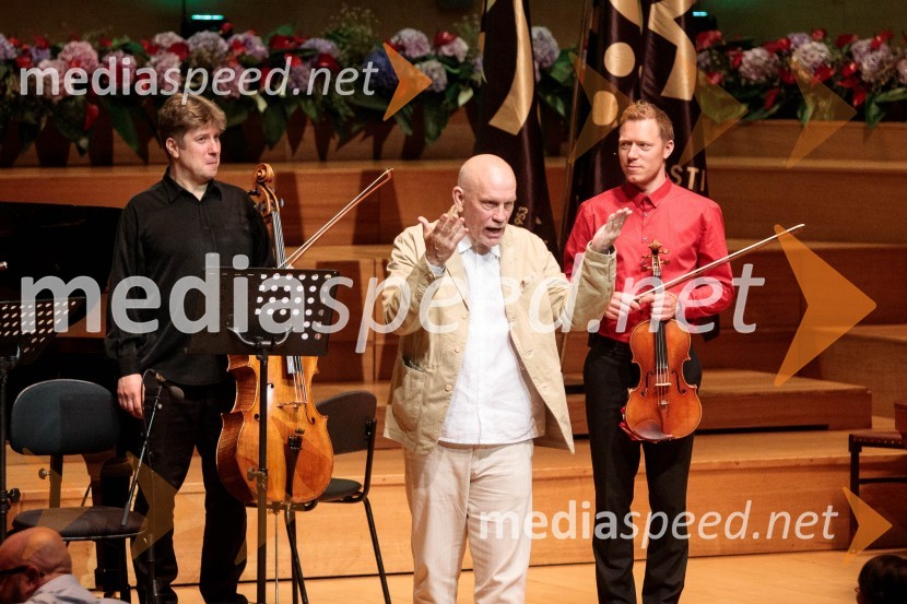  Thomas Carroll, violončelo;  John Malkovich, igralec;  Max Baillie, glasbenikGlasbeni kritik John Malkovich, Festival Ljubljana 2022