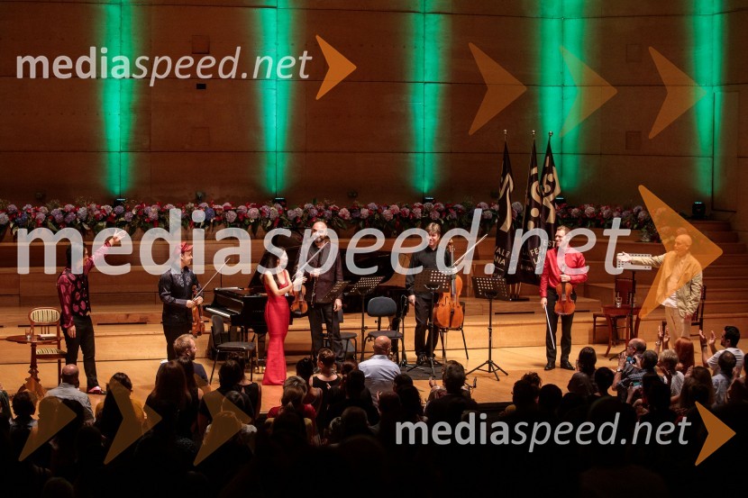  Hyung-ki Joo, pianist;  Aleksey Igudesman, violinist;  Kim So-Ock, violinistka;  Massimo Mercelli, flavtist;  Thomas Carroll, violončelo;  Max Baillie, glasbenik;  John Malkovich, igralecGlasbeni kritik John Malkovich, Festival Ljubljana 2022