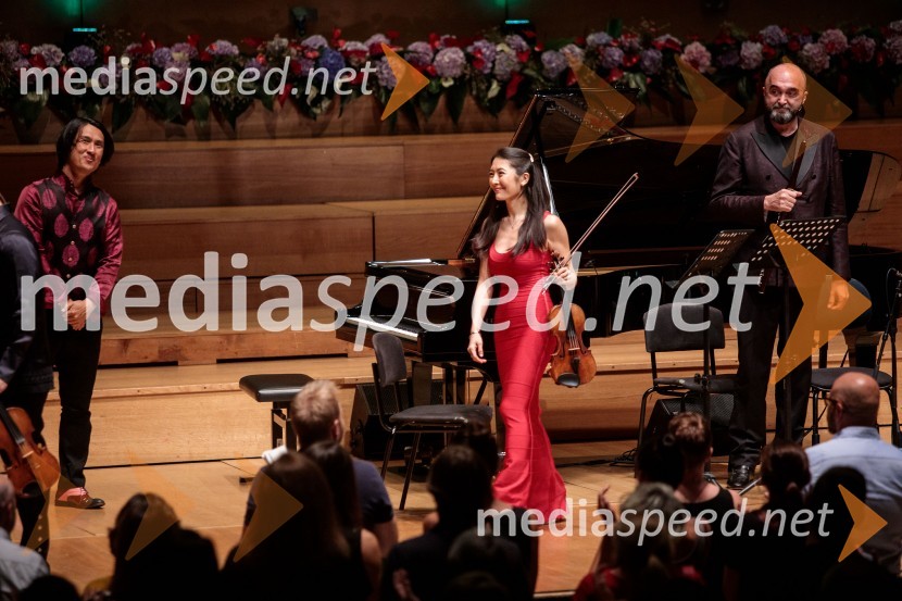  Hyung-ki Joo, pianist;  Kim So-Ock, violinistka;  Massimo Mercelli, flavtistGlasbeni kritik John Malkovich, Festival Ljubljana 2022