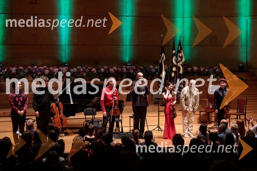  Hyung-ki Joo, pianist;  Thomas Carroll, violončelo;  Max Baillie, glasbenik;  Massimo Mercelli, flavtist;  Kim So-Ock, violinistka;  John Malkovich, igralec;  Aleksey Igudesman, violinistGlasbeni kritik John Malkovich, Festival Ljubljana 2022