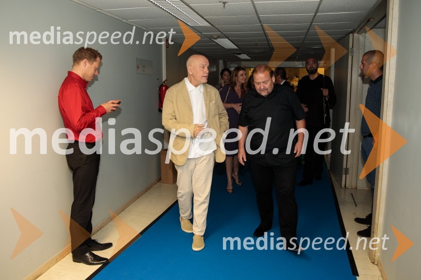  Max Baillie, glasbenik;  John Malkovich, igralec;  Darko  Brlek, direktor in umetniški vodja, Festival LjubljanaGlasbeni kritik John Malkovich, Festival Ljubljana 2022