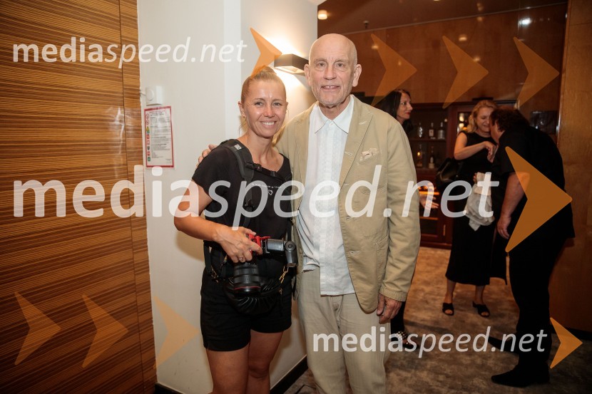  Darja Štravs Tisu, radijska voditeljica, glasbenica in fotografinja;  John Malkovich, igralecGlasbeni kritik John Malkovich, Festival Ljubljana 2022
