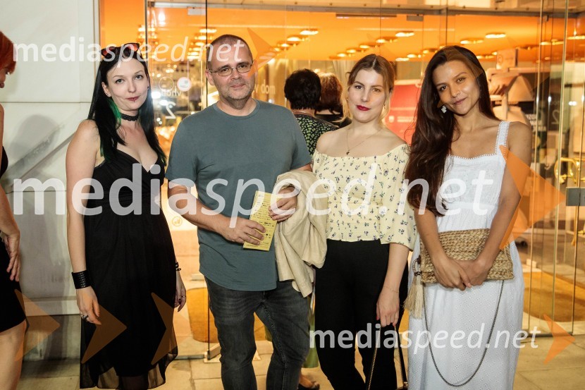  Maruša Šinkovič, PR Festival Ljubljana;  Alan Kavčič, predstavnik za odnose z javnostmi SNG Maribor;  ... ;  ... Opera Carmen, Festival Ljubljana 2022