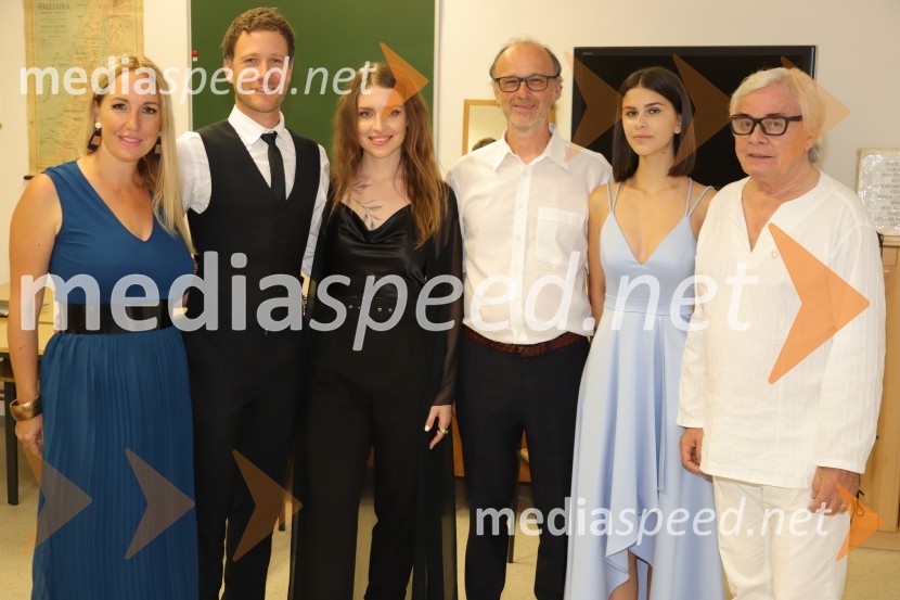  Eva  Hren, pevka;  Klemen Slakonja, igralec, komik in TV voditelj;  Maja Keuc, pevka, Amaya;  Lojze  Krajnčan, dirigent Big Banda RTV Slovenija ;  Emma Sartor, pevka;  Lado  Leskovar, pevec in ambasador UnicefPevski solisti z Big bandom RTV Slovenije na Festivalu Arsana