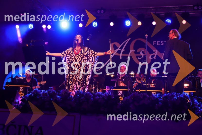  Tinkara Kovač, glasbenicaPevski solisti z Big bandom RTV Slovenije na Festivalu Arsana