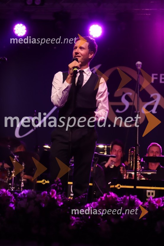  Klemen Slakonja, igralec, komik in TV voditeljPevski solisti z Big bandom RTV Slovenije na Festivalu Arsana