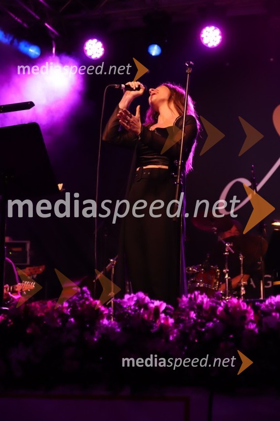  Maja Keuc, pevka, AmayaPevski solisti z Big bandom RTV Slovenije na Festivalu Arsana